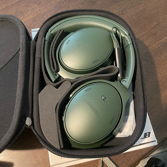 Bose quietcomfort Headphones - Picture 3 of 3